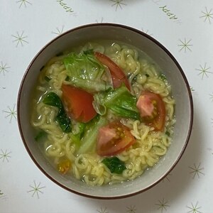 夏にピッタリ♪業スーの塩ラーメンでＢＬＴ酸辣湯麺